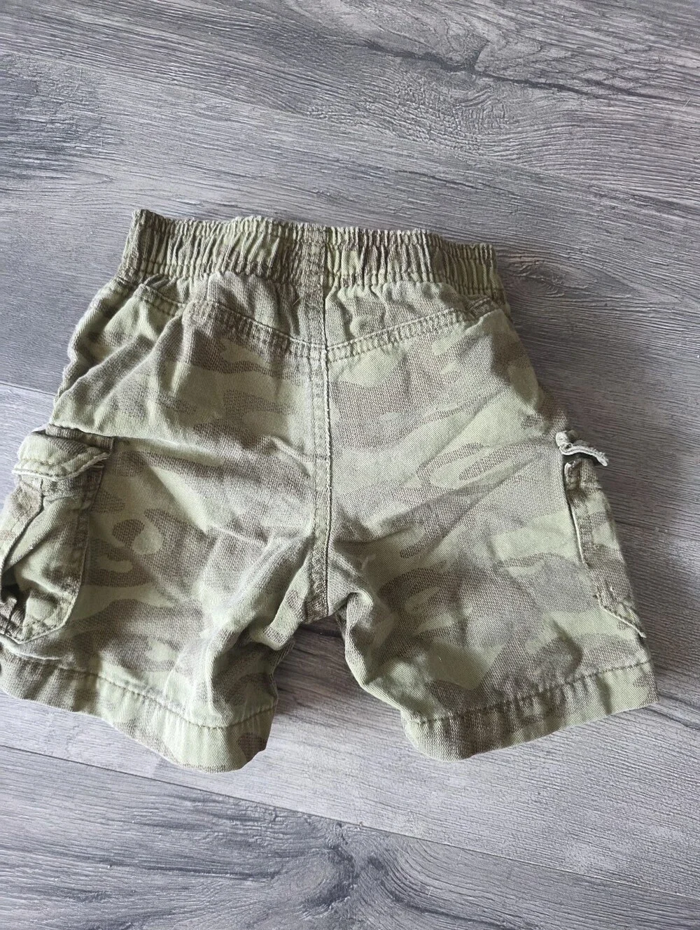 Oshkosh Toddler Boys pull on camouflage shorts utility pockets Size 2T